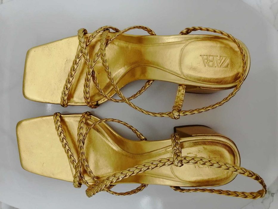 Sandálias ZARA douradas - NOVAS - tam. 39