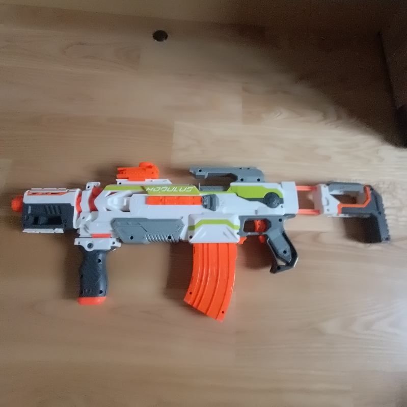 Pisotolet nerf modulus