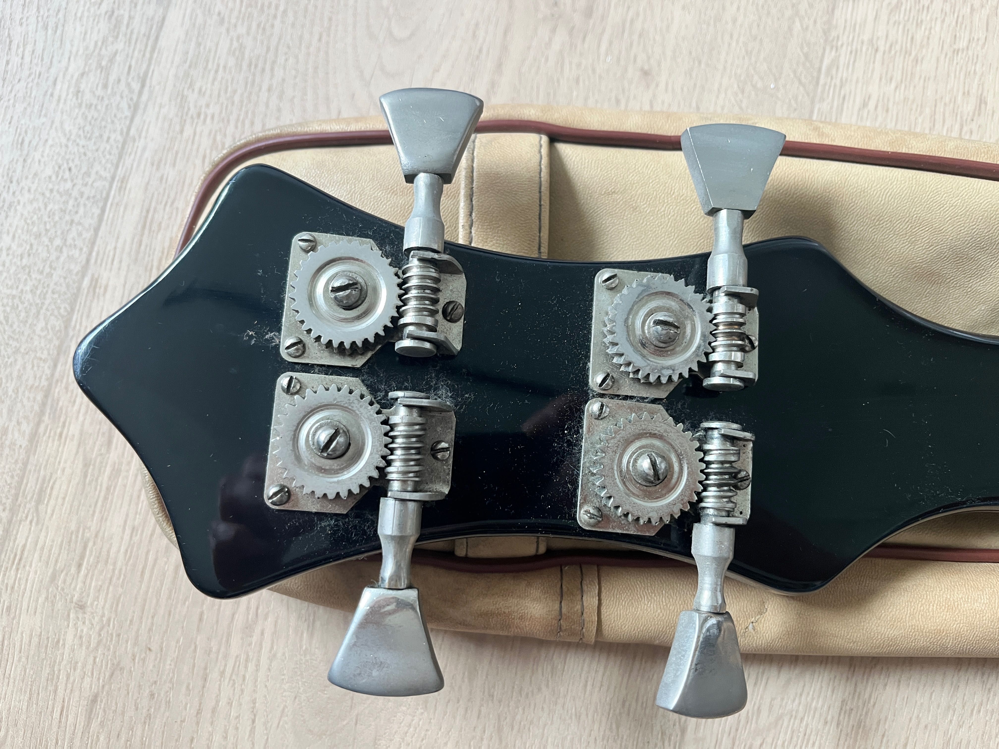 Gitara basowa Borisov Fuzz. USSR Bass BAS-1 (Solo-1)