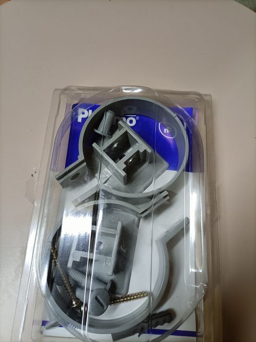Sprzedam  uchwyty do rur spustowych  75 mm