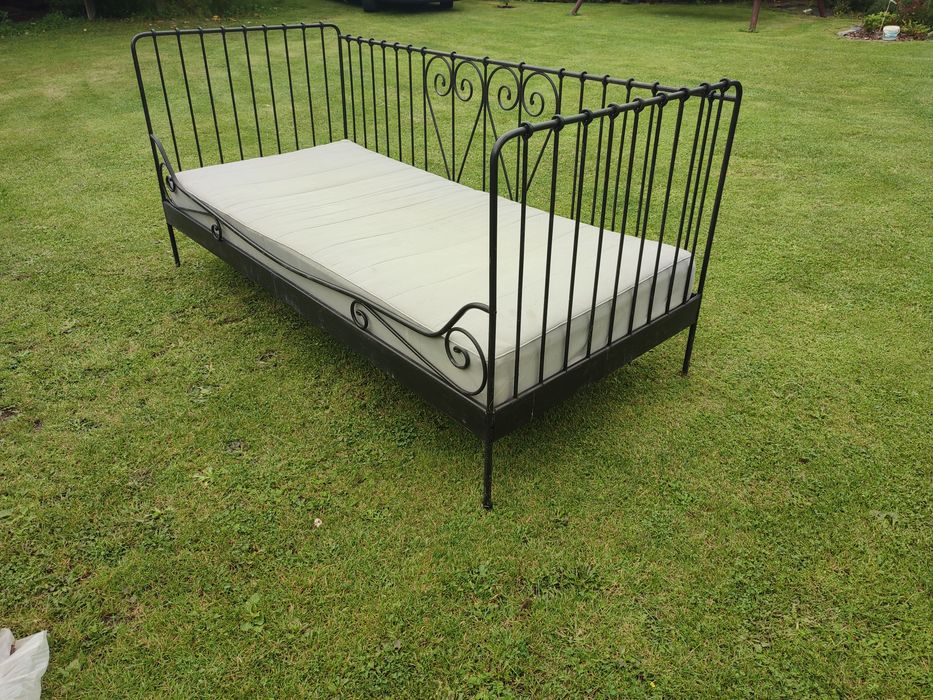 Łóżko jednoosobowe