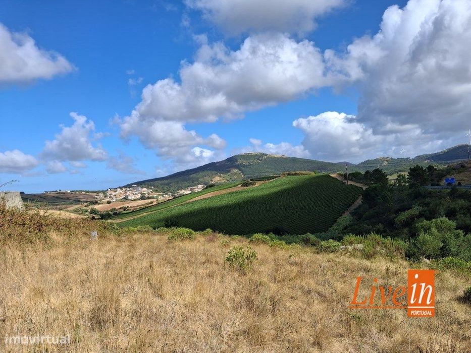 Ruina com Terreno em Enxara dos Cavaleiros