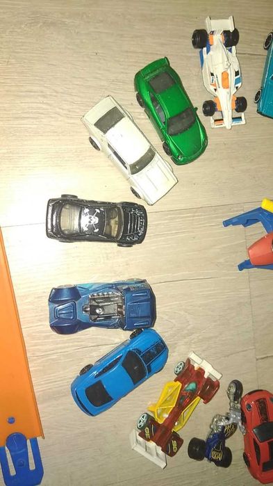 Машини Хотвилс и кинсмарт