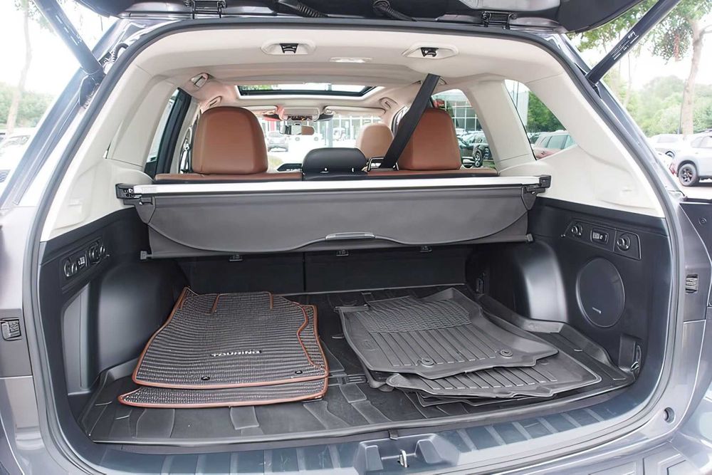 Subaru Forester      2023