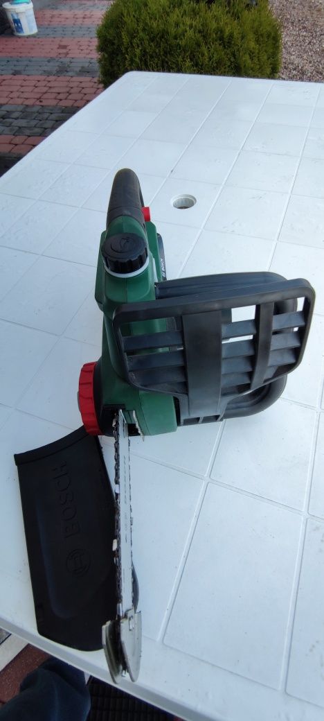 Bosch UNIVERSALCHAIN 18V Piła akumulatorowa