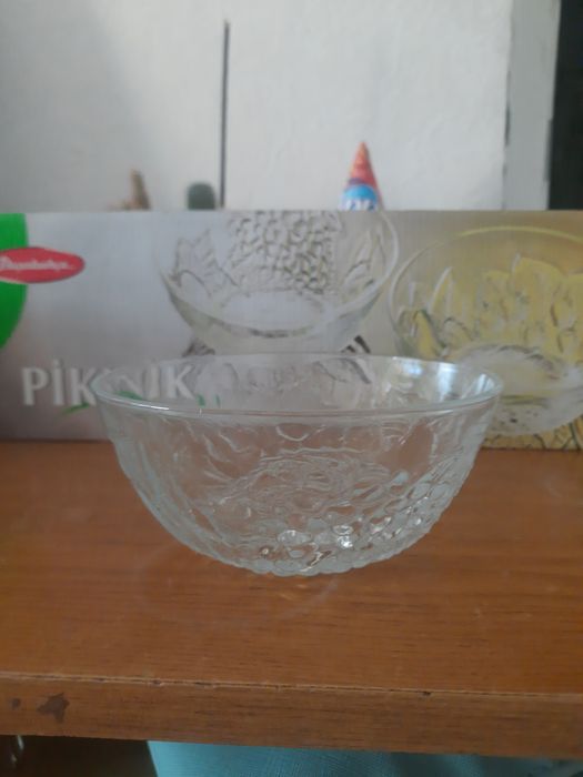 Набір  салатників новий.