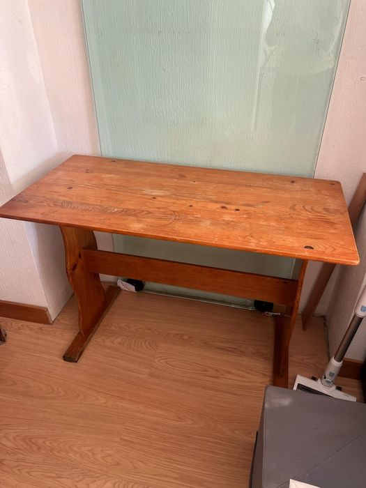 Vendo mesa de madeira.