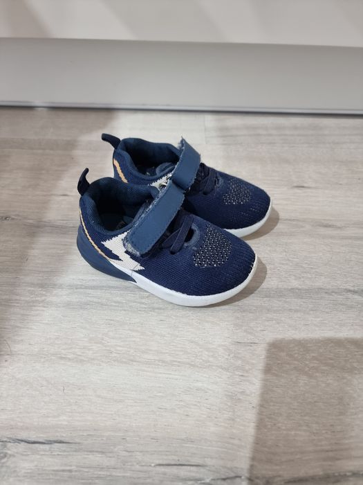 Adidaski chłopiece w rozmiarze 22