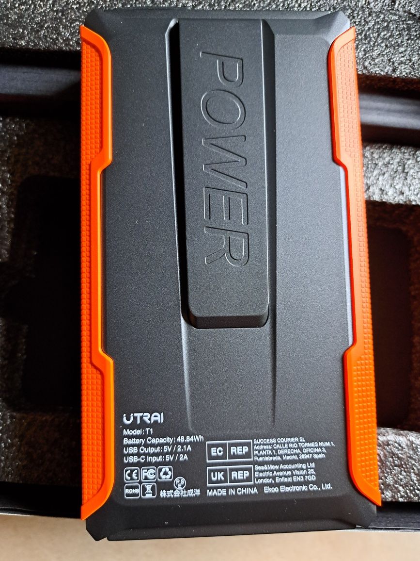 Rozrusznik samochodowy Power Bank 1400A Jump Starter 12V LED SOS USB