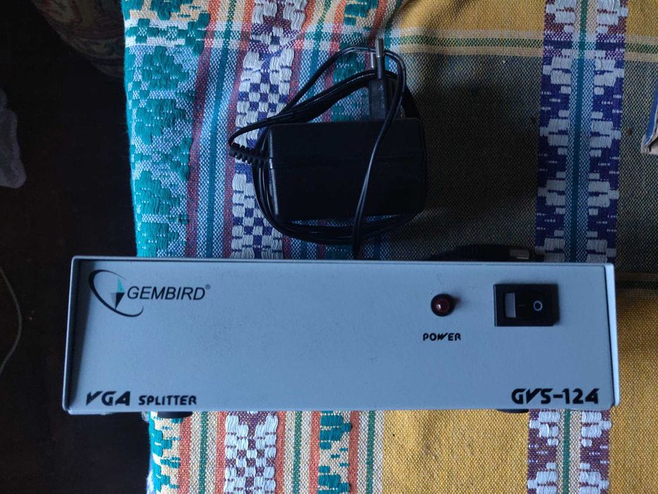 Продам сплиттер для вывода информации на 4е монитора