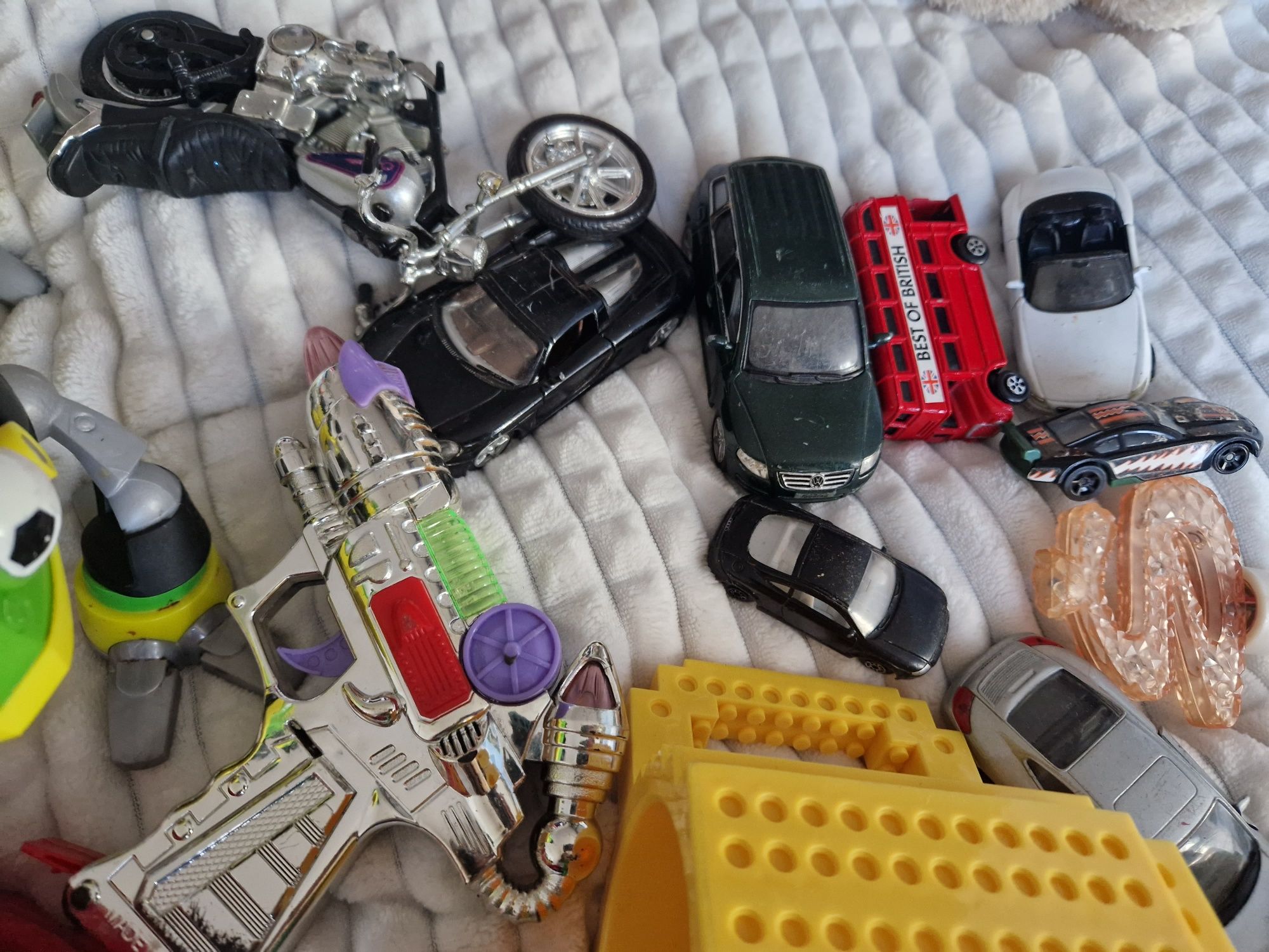 Paka zabawek dla chłopca Batman dinozaury samochody spychacz