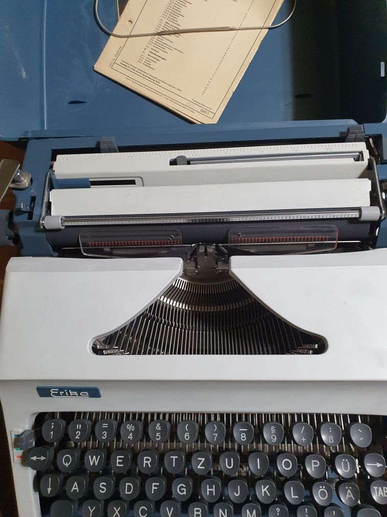Stara maszyna do pisania Erika DDR standard 1965 rok