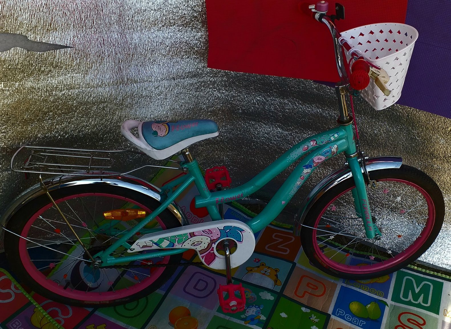 Продам детский велосипед на 20 дюймов Flower почти новый.