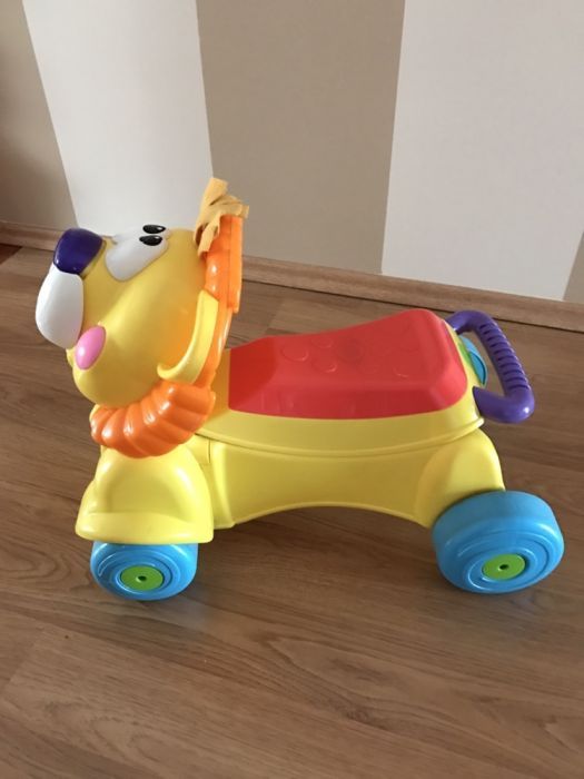 Fisher Price jeździk pchacz lew