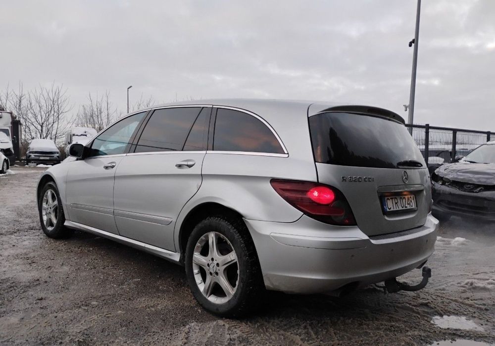 Mercedes-Benz Klasa R 2011r, LONG, 3.0 CDI, 4-MATIC, Lekko uszkodzony prawy przód. Jeździ.
