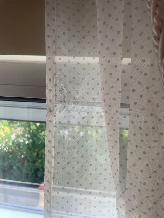 Cortinas brancas e rosa