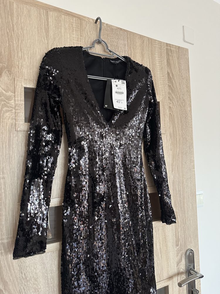 Nowa cekinowa sukienka wizytowa imprezowa mała czarna bershka XS