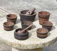 Pequenas celhas, vasos, dornas com madeira de pipos/pipas