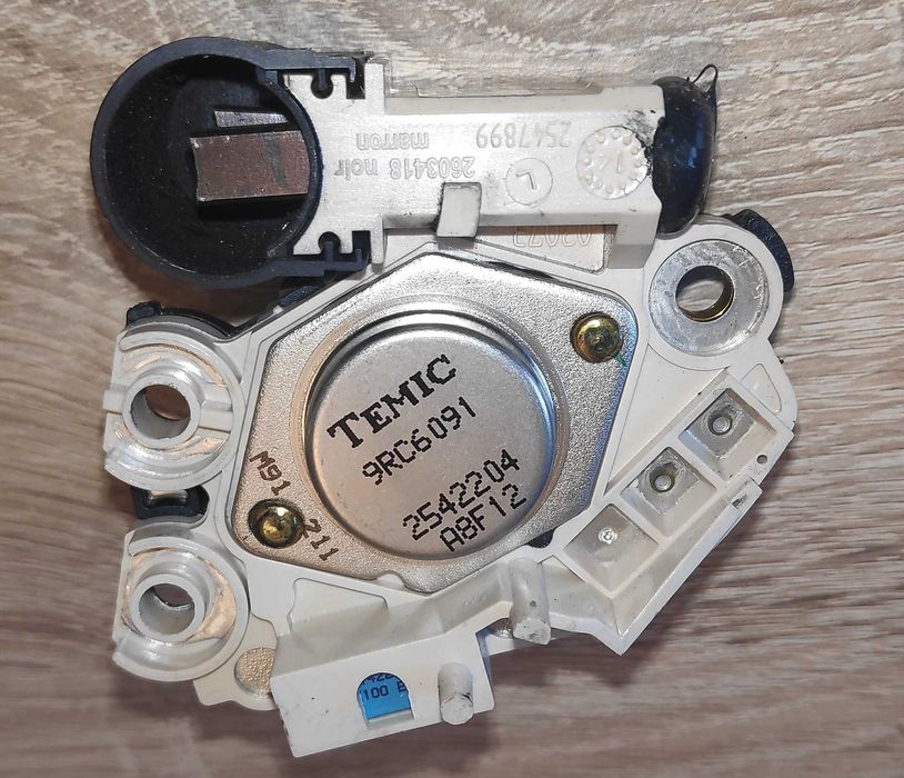 Регулятор генератора авто   Valeo   (есть другие-пишите )