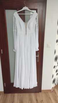 Biała suknia ślubna w stylu Boho.