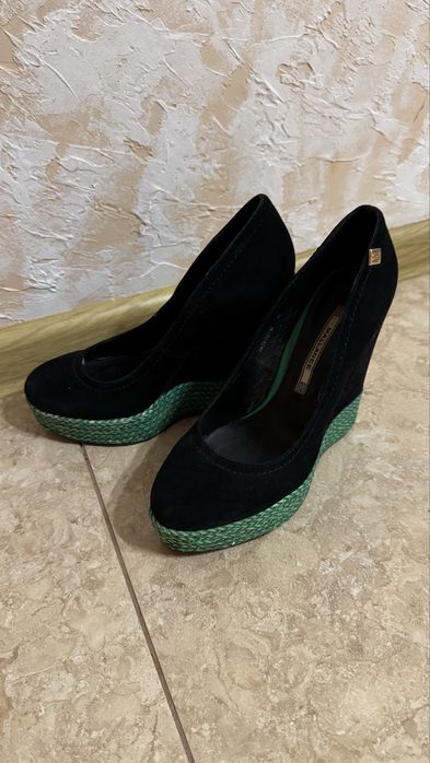 Продам жіноче взуття