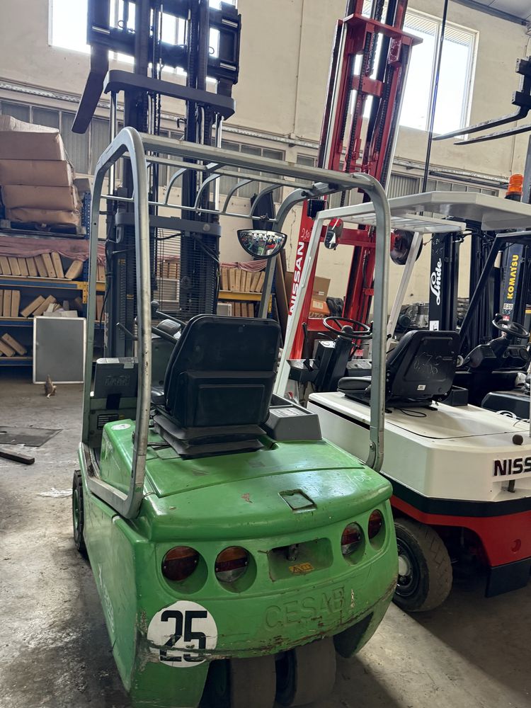 Empilhador cezab de 1600 kgrs eletrico triplex elevacao livre e desloc