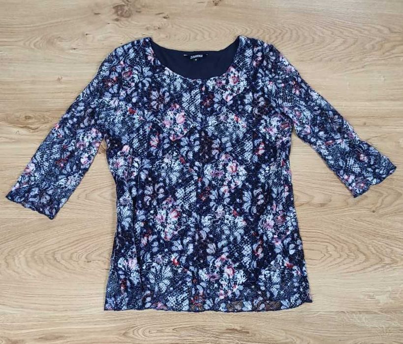 Bluzka w kwiaty firmy Zavanna