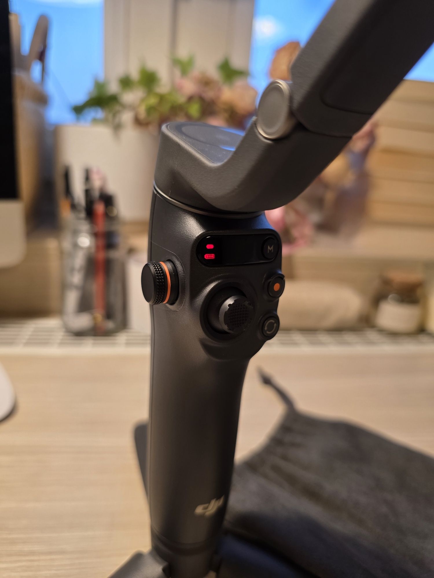 Gimbal DJI Osmo Mobile 6 – stan idealny, jak nowy