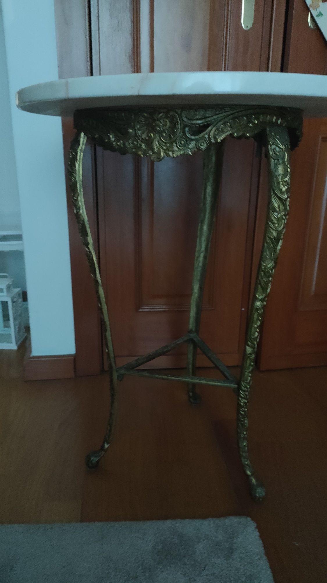 Mesa de apoio em bronze