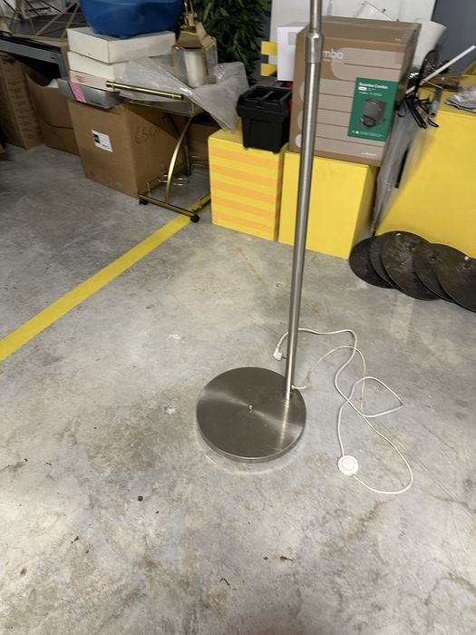 Candeeiro de pé alto em inox