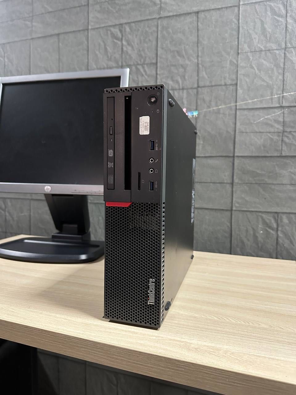 ПК Lenovo ThinkCentre M700 Intel Core i3-6100 2 ядра RAM DDR4 8GB