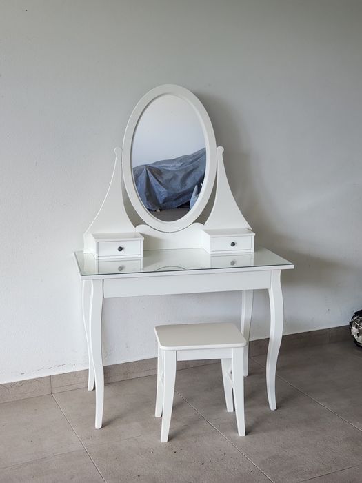 Toucador IKEA HEMNES branco com espelho – excelente estado

Toucador I