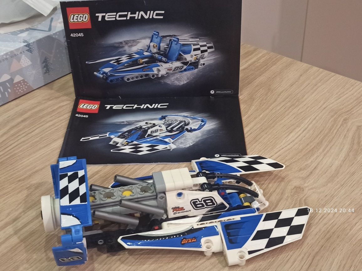 LEGO Technic 42045 łódź wyścigowa