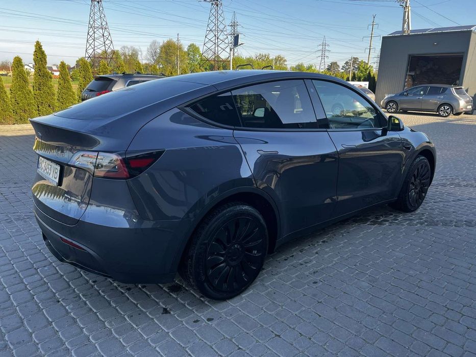 Тесла У оренда під виплату обмін на нерухомість квартиру авто