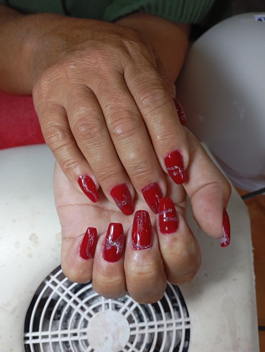 Unhas de gel e gelinho