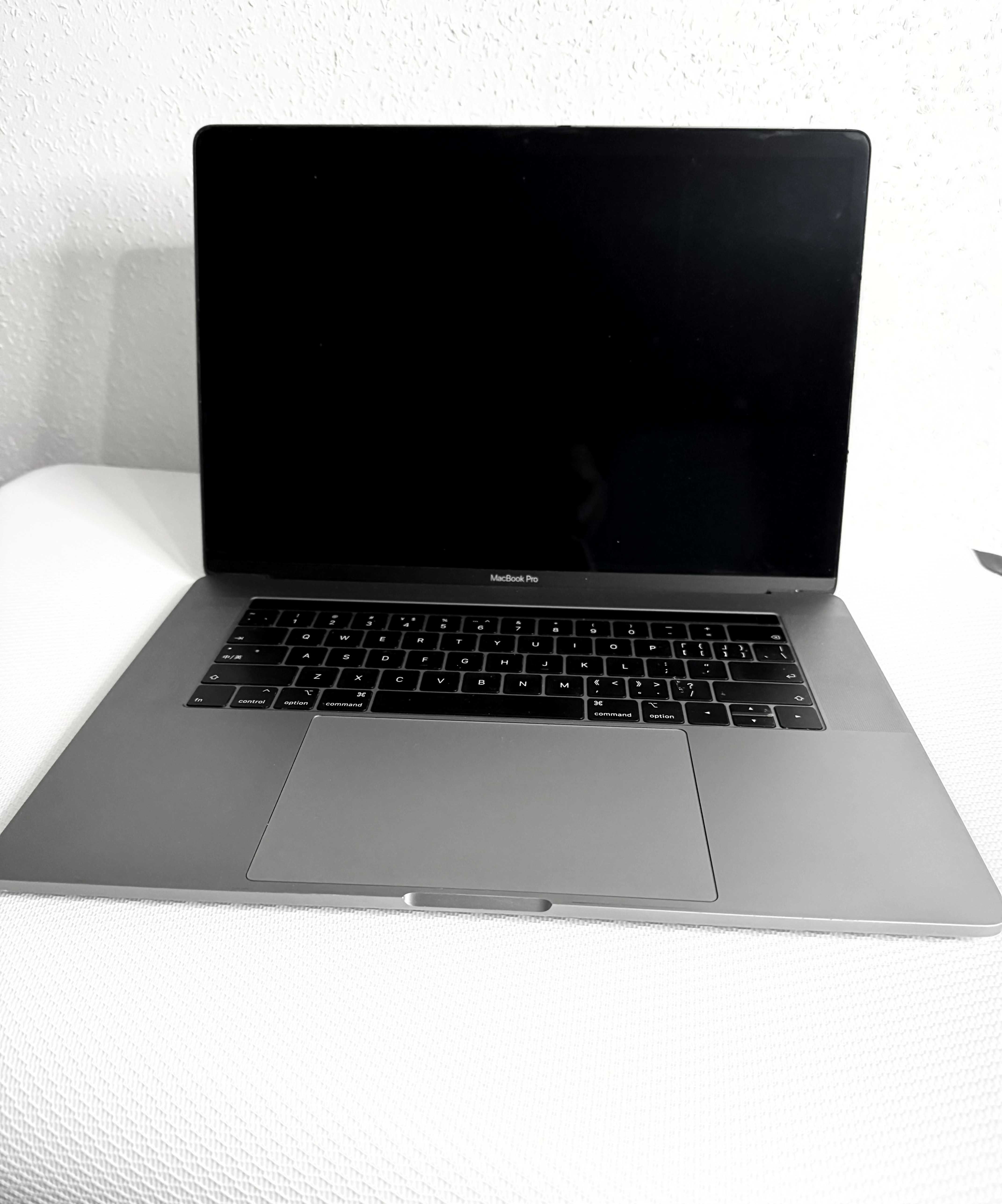 MacBook Pro (15-inch, 2018) 16 Гб  2,2 GHz Intel Core i7 Space Grey