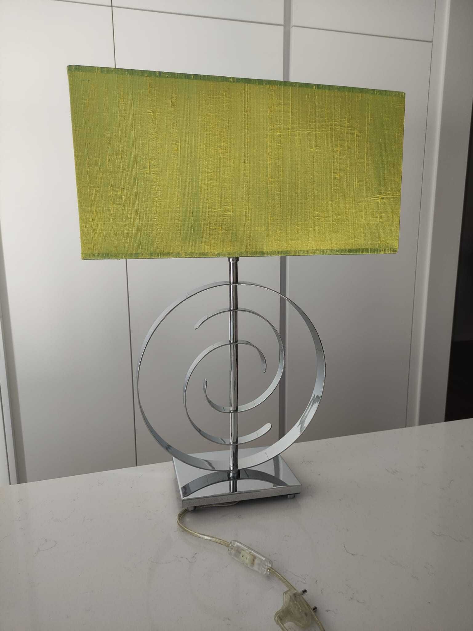 Candeeiro decorativo de mesa de apoio