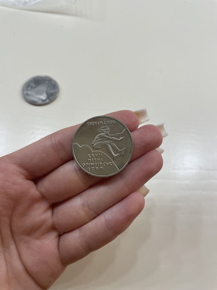 Ювілейні монети 2000 та 2012 року