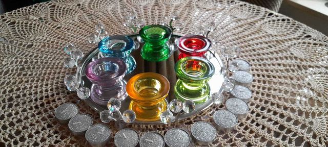 6 nowych kolorowych świeczników z teelighthami brokatowymi