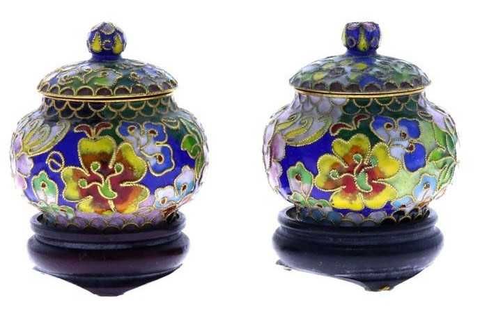Dois pequenos Potes com tampa em Cloisonné com decoração floral