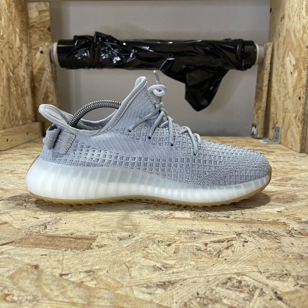 Чоловічі кросівки Adidas Yeezy Boost 350 Grey