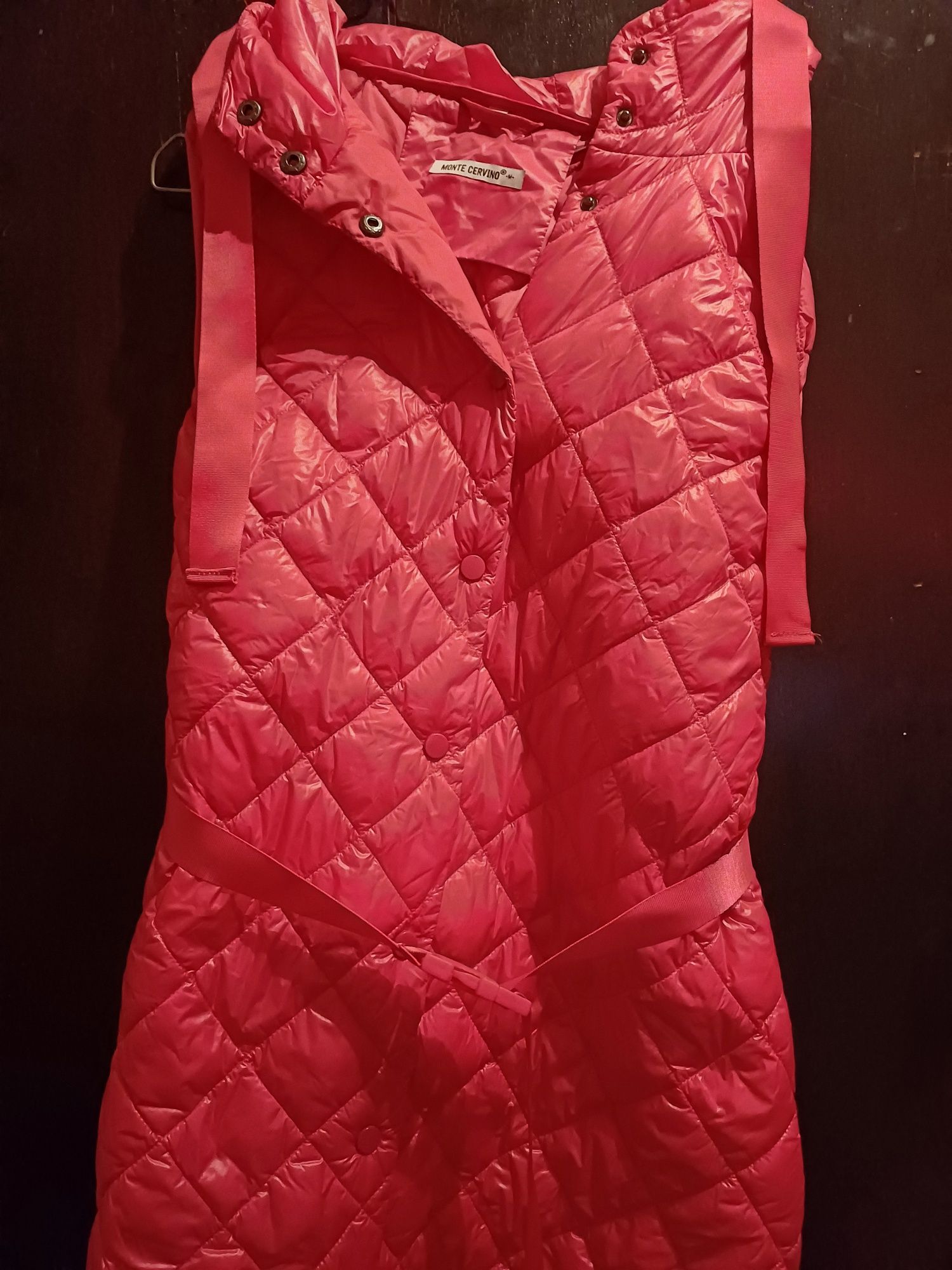 Colete rosa  com capuz