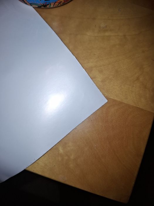 Likwidacja, więc wyprzedaż 3,30pln za metr Okleina biała połysk samopr