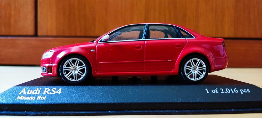 Miniatura Audi Rs4 Minichamps 1/43