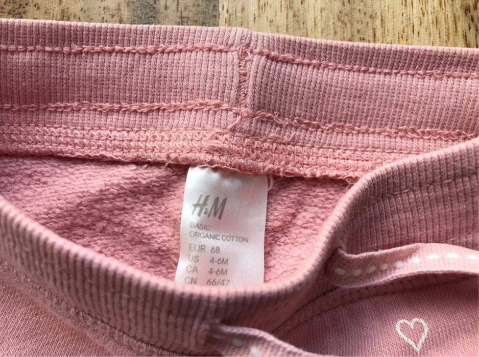 Spodenki z organicznej bawełny w urocze serduszka H&M