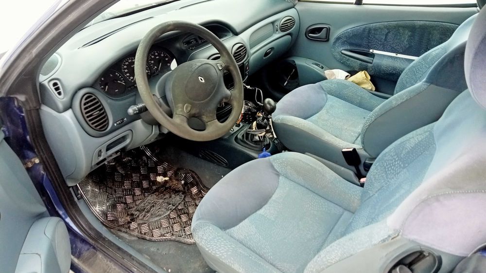 Temos para peças Renault Megane Cabrio Gasolina