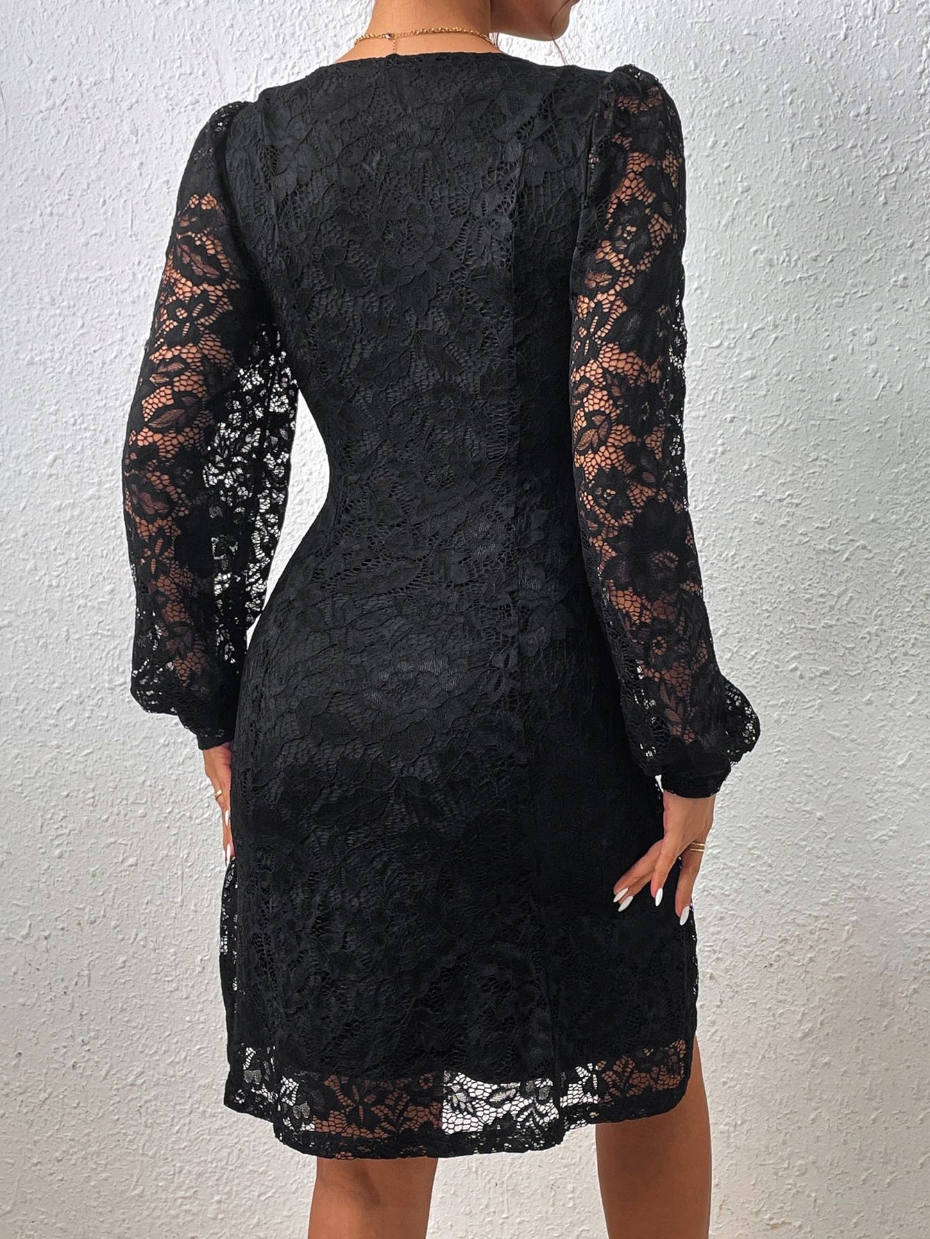 Sukienka Elegancka Koronkowa Mini Z Głbokim Dekoltem Czarna Shein S 36