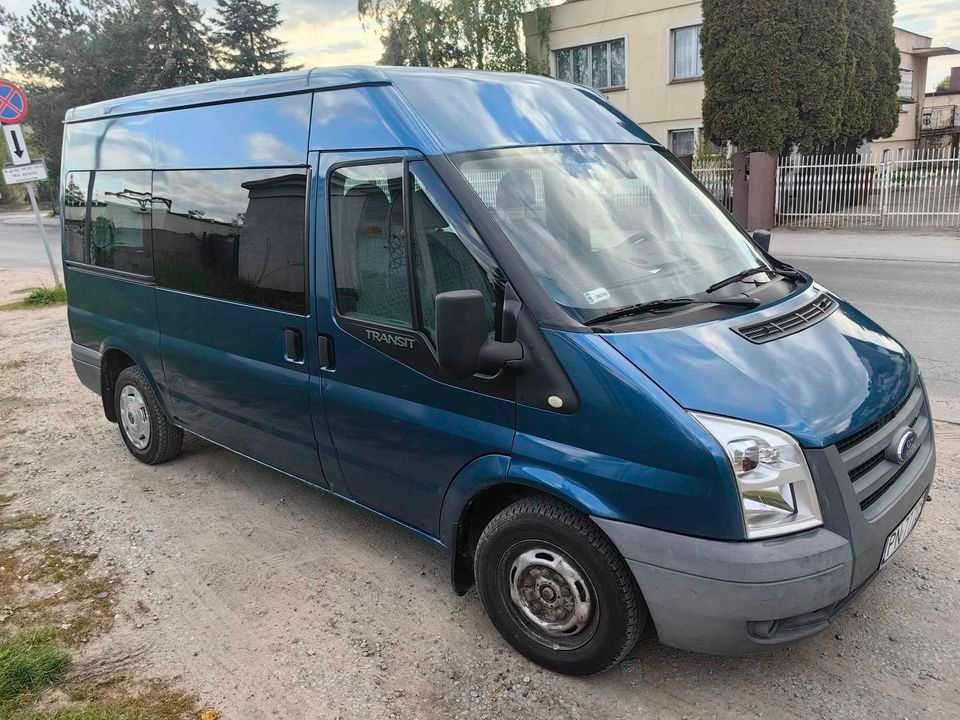 Ford Transit  Rok 2008. Silnik 2,2 9 osobowy