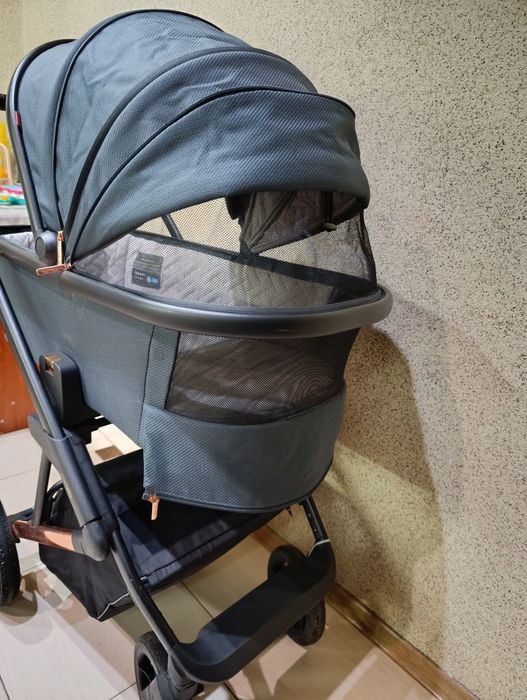 Універсальна всесезонна коляска Carrello Sigma  2 в 1: люлька і візочо