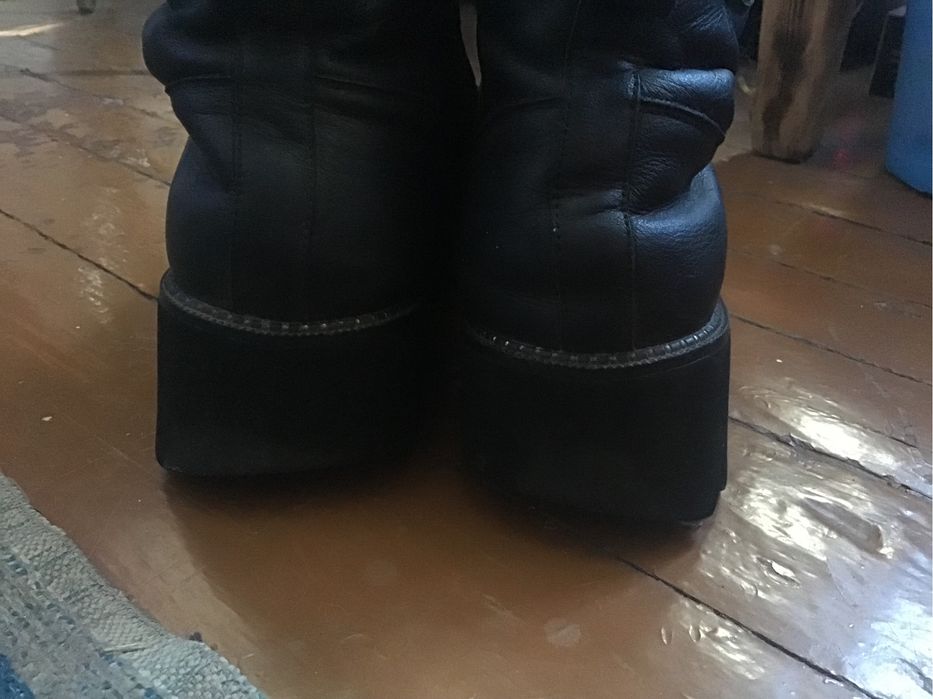 Шкіряні ботинки в хорошому стані